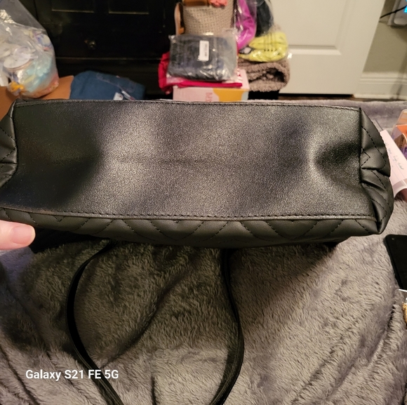 Savvy City Large Black Quilted Handbag/Tote with Zip Pouch NWOT - Picture 4 of 4